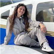 Ripetizioni e aiuto compiti per studenti di elementari e medie. Diplomata presso istituto aeronautico. Possesso licenza PPL e ATPL